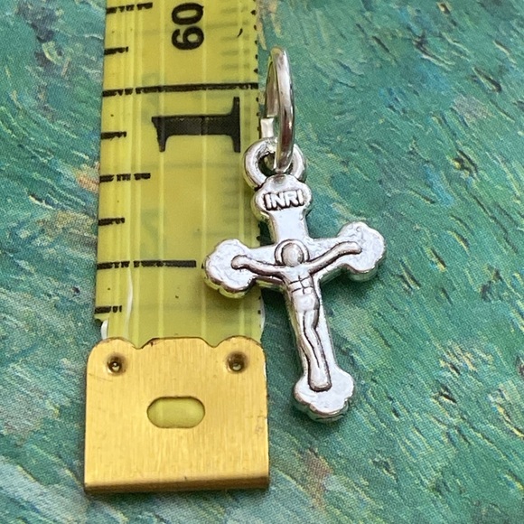 5/$10❤️❤️❤️NEW TIBETAN SILVER RELIGIOUS CROSS CHARM PENDANT - Picture 3 of 3